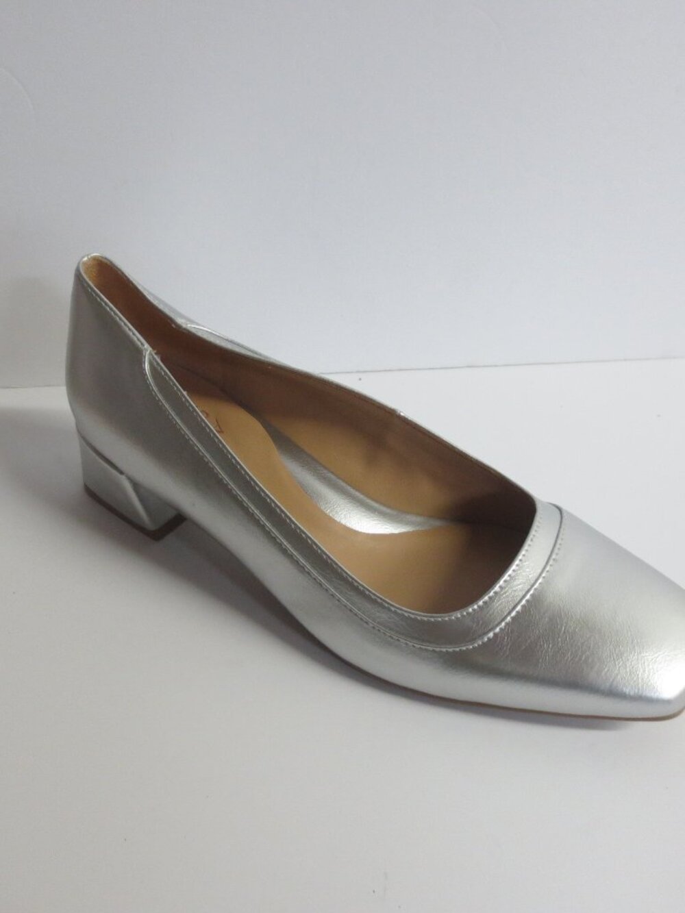 NATURALIZER WOMEN'S HUNTLEY SILVER SQUARE TOE PUMPS - US 7.5M